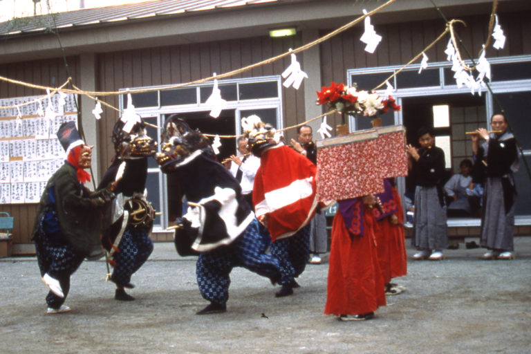 金崎神社の獅子舞