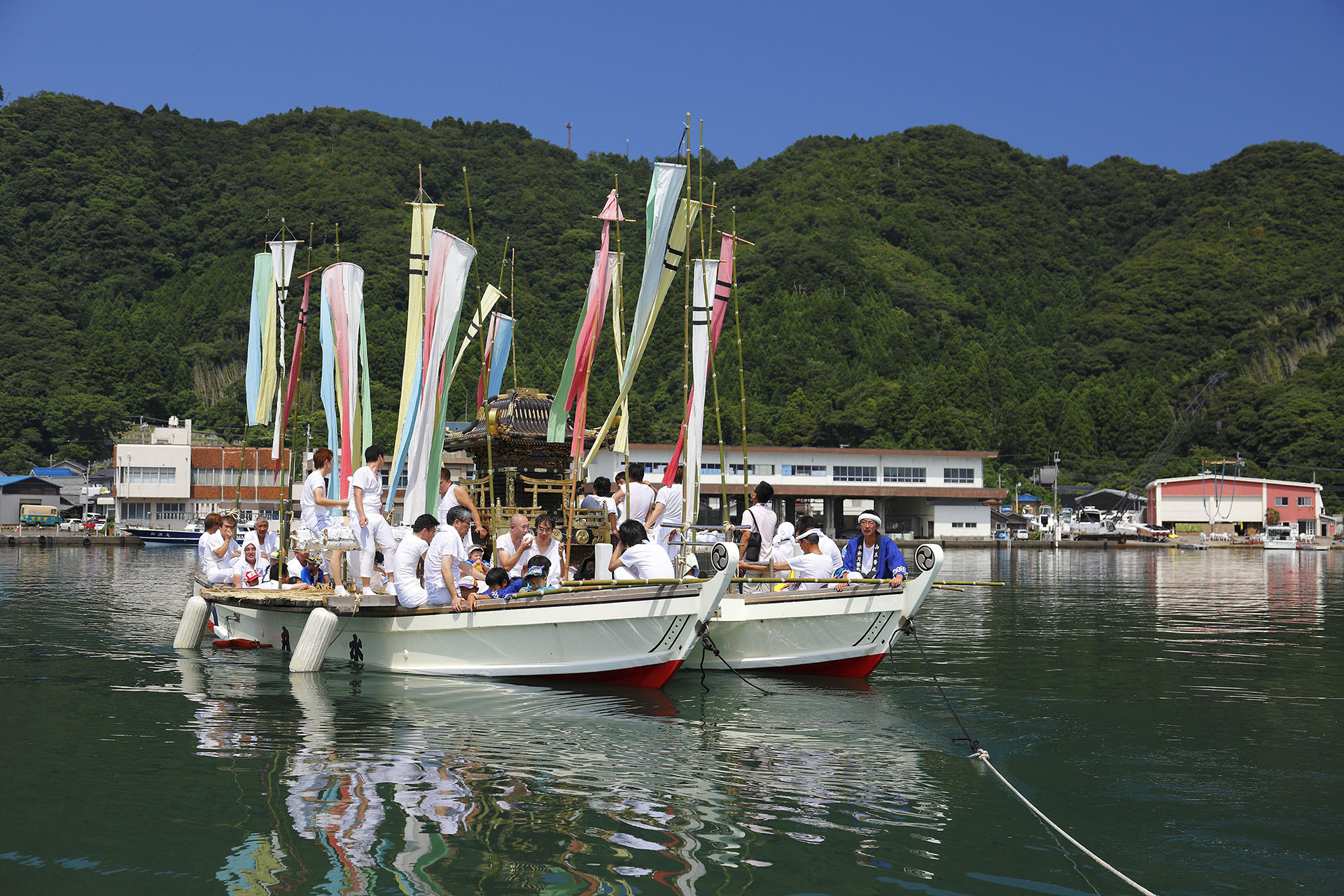 神輿の海上巡行　早瀬の水無月祭