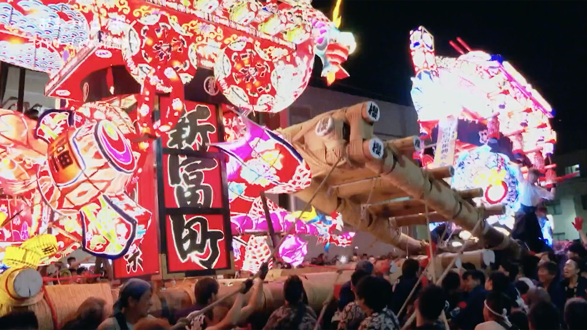 互いにぶつけ壊しあう!? 街を照らす色鮮やかな行灯 となみ夜高まつり