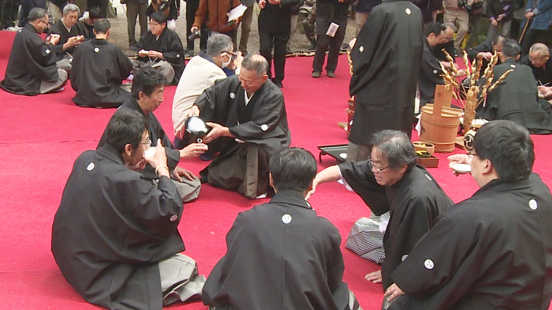 飲んで踊って最後はダッシュ!?山寺のやきもち踊り