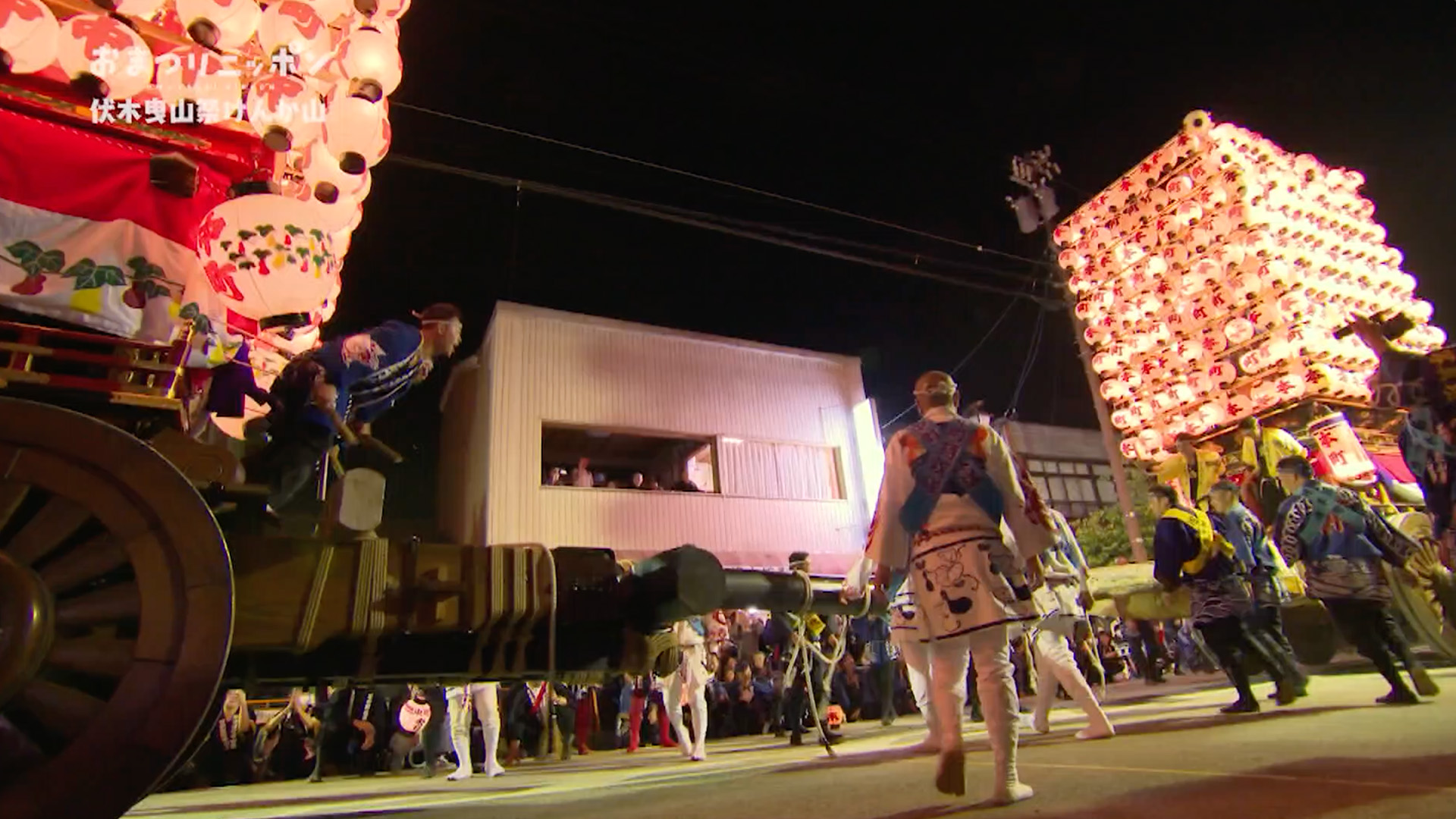 火花舞い散る激しいぶつかり合い！ 伏木曳山祭
